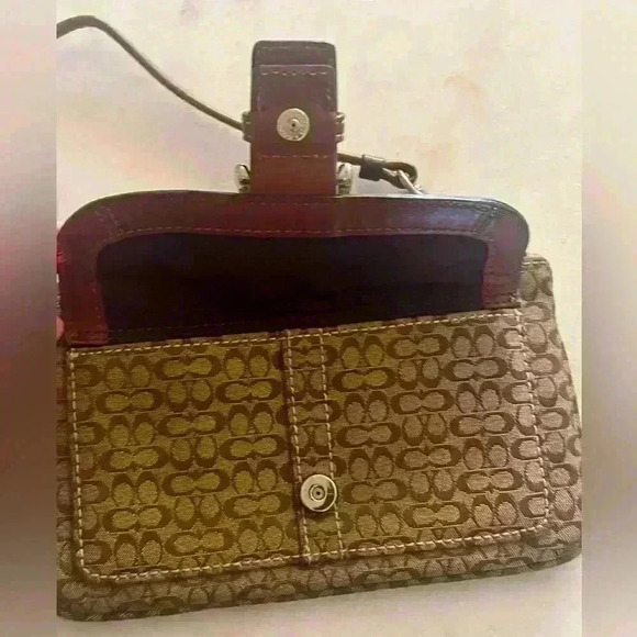 Coach Brown Signature Mini C Soho Jacquard Canvas Buckle Clutch Wristlet Wallet - Picture 2 of 8